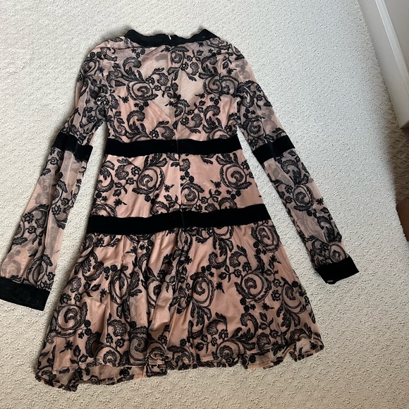 For love and lemons lace dress - Picture 2 of 4